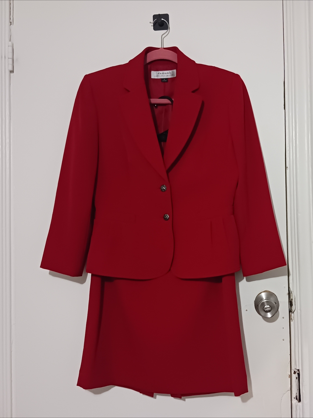 Tahari Arthur S. Levine Red 2-Piece Skirt Suit Blazer Set - Size 6